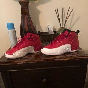Woman’s size 8 or 6y Air Jordan Retro BG